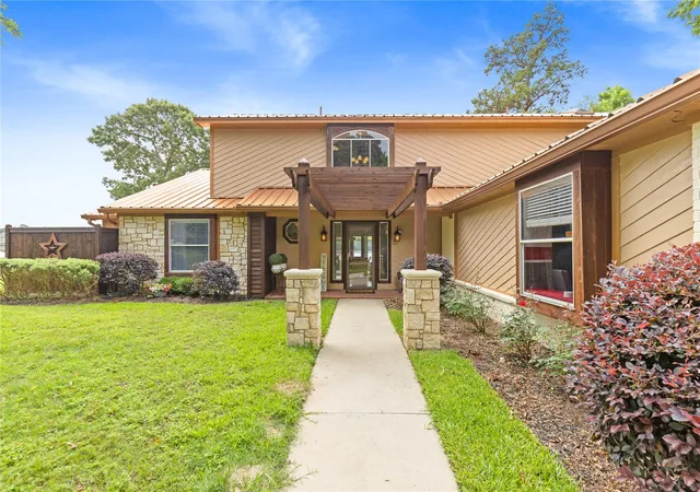 Photo 3 of Single family home for sale at 56 Magnolia Dr, Huntsville, TX 77340 | MLS# 74176997 | Listing updated on 2026-09-27