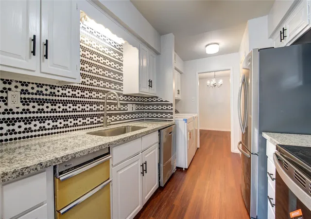 Photo 3 of Townhouse for sale at 14407 Still Meadow Dr, Houston, TX 77079 | MLS# 6223342 | Listing updated on 2026-08-21