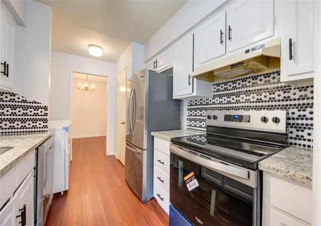 Photo 4 of Townhouse for sale at 14407 Still Meadow Dr, Houston, TX 77079 | MLS# 6223342 | Listing updated on 2026-08-21