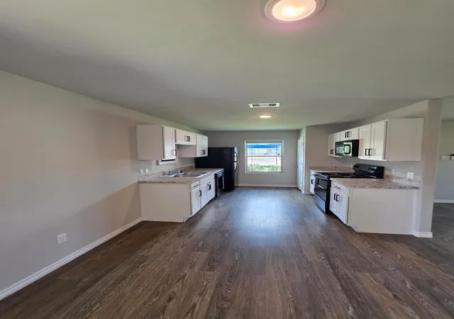 Photo 4 of Sale Pending at 1403 W Virginia St, Beaumont, TX 77705 | MLS# 13501479 | Listing updated on 2026-09-21