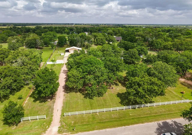 Homes for sale in Hempstead, TX | 101 Pin Oak Ln, Hempstead, TX 77445 | MLS# 15615095