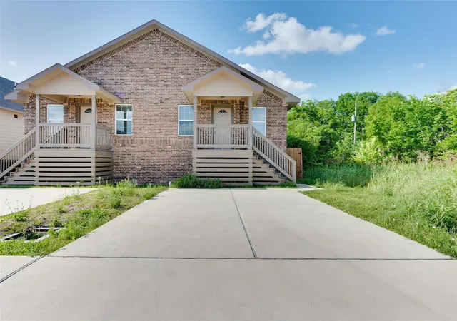 Photo 1 of Multi family home for sale at 5405 Groveton St, Houston, TX 77033 | MLS# 76590018 | Listing updated on 2026-08-28