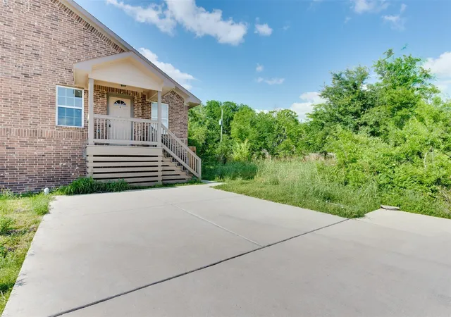 Photo 3 of Multi family home for sale at 5405 Groveton St, Houston, TX 77033 | MLS# 76590018 | Listing updated on 2026-08-28