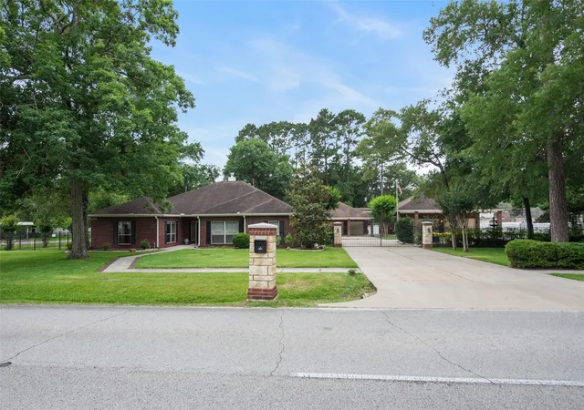 Photo 2 of Single family home for sale at 700 Carriage Hills Blvd, Conroe, TX 77384 | MLS# 43419289 | Listing updated on 2026-09-01