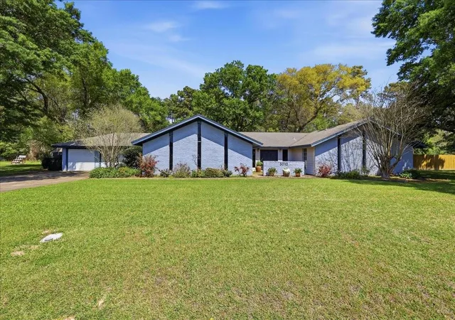 Homes for sale in Orange, TX | 3010 Kelley Street, Orange, TX 77630 | MLS# 33645962