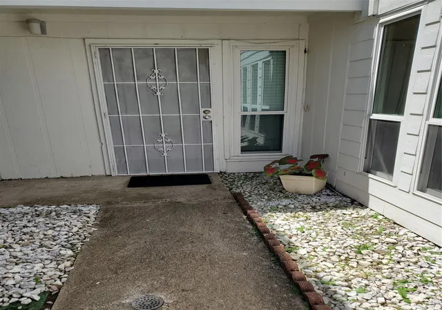 Photo 4 of Sale Pending at 4430 Wildacres Dr, Houston, TX 77072 | MLS# 80428367 | Listing updated on 2026-08-31