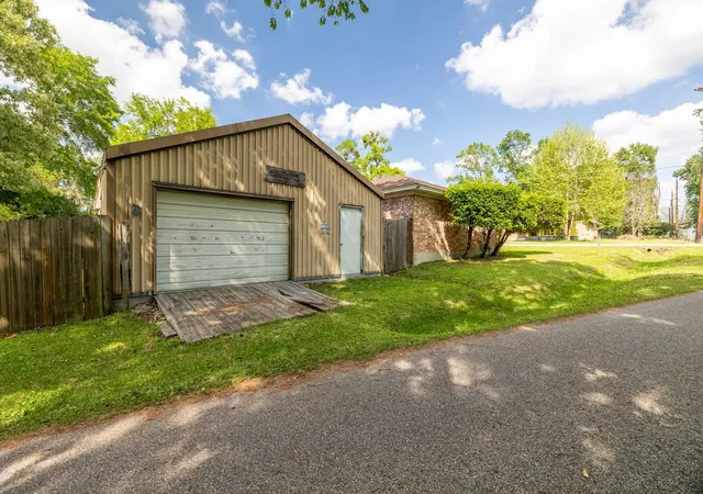 Photo 2 of Single family home for sale at 201 N Cleveland Ave, Cleveland, TX 77327 | MLS# 25297517 | Listing updated on 2026-08-10