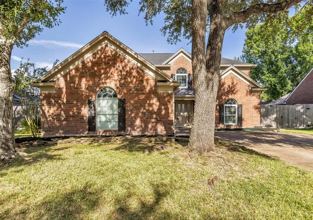 Photo 1 of Single family home for sale at 4007 Greenwood Dr, Pearland, TX 77584 | MLS# 17172913 | Listing updated on 2026-08-30