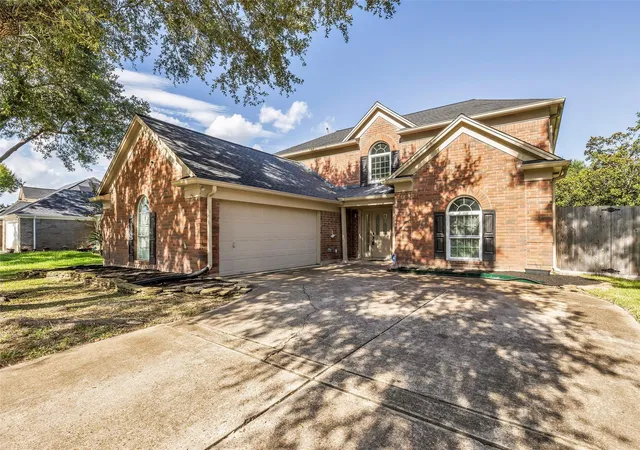 Photo 2 of Single family home for sale at 4007 Greenwood Dr, Pearland, TX 77584 | MLS# 17172913 | Listing updated on 2026-08-30