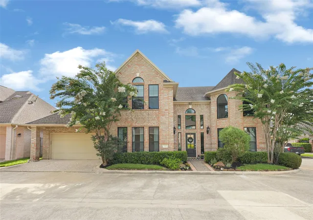 Photo 1 of Single family home for sale at 1211 Ridgewood Pl, Houston, TX 77055 | MLS# 87735917 | Listing updated on 2026-08-16