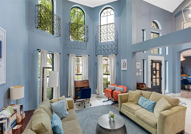 Photo 3 of Single family home for sale at 1211 Ridgewood Pl, Houston, TX 77055 | MLS# 87735917 | Listing updated on 2026-08-16