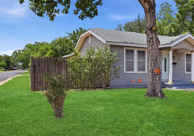 Photo 3 of Sale Pending at 1701 N East St, Victoria, TX 77901 | MLS# 88292648 | Listing updated on 2026-08-26