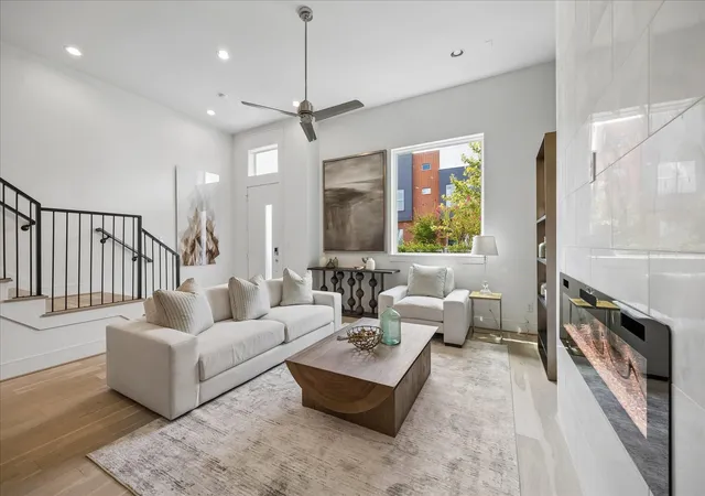 Photo 2 of Townhouse for sale at 3407 Robin Rose Ln, Houston, TX 77080 | MLS# 81594412 | Listing updated on 2026-09-15