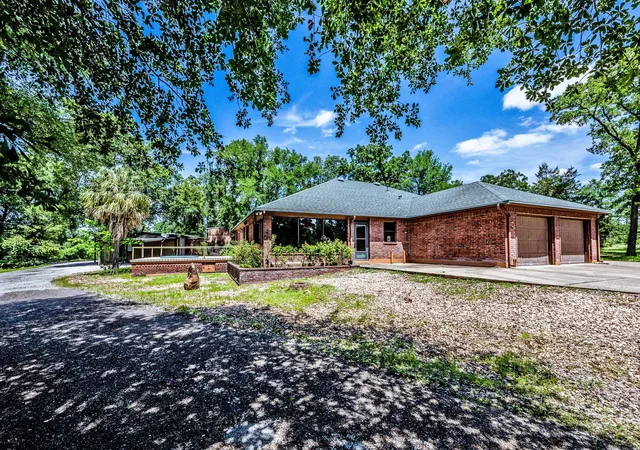 Photo 1 of Land for sale at 1726 I 45 N, Huntsville, TX 77320 | MLS# 29048231 | Listing updated on 2026-06-25