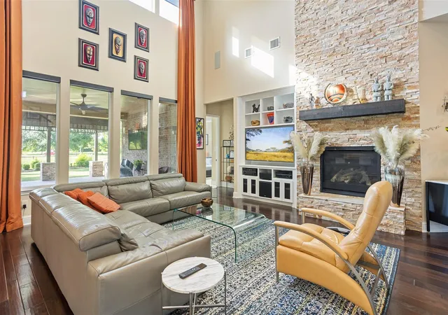 3rd image of 3427 Limestone Sky Ct, Houston, TX 77059 | MLS# 27220654