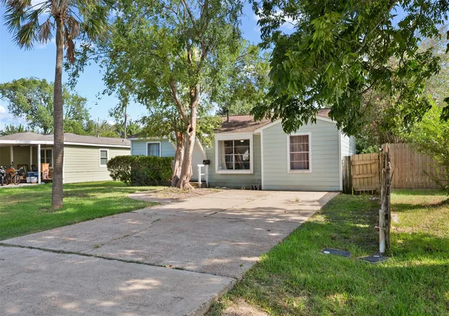 Photo 1 of Single family home for sale at 7406 Elbridge Ln, Houston, TX 77536 | MLS# 10368227 | Listing updated on 2026-10-06