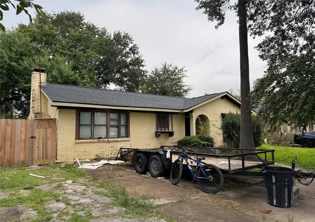 Photo 1 of Single family home for sale at 17211 Blairwood Dr, Houston, TX 77049 | MLS# 777666 | Listing updated on 2025-09-27