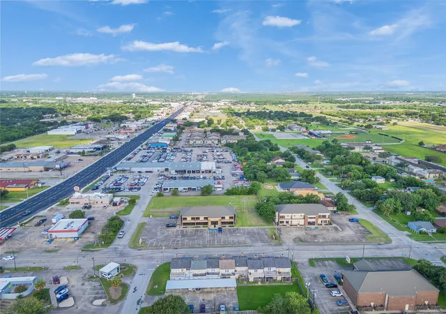 28th image of 1208 N Logan St, Texas City, TX 77590 | MLS# 34439251