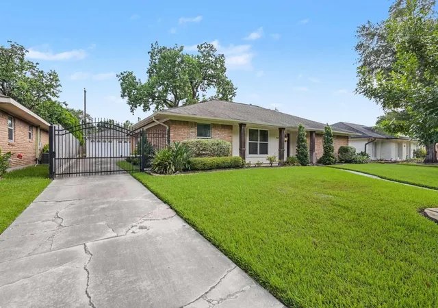 2nd image of 5618 Edith St, Houston, TX 77081 | MLS# 57042681