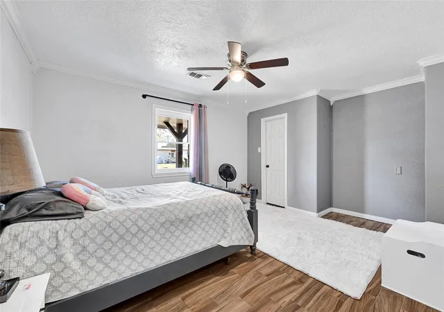 2nd image of 4902 Green Willow Ln, Dickinson, TX 77539 | MLS# 52800991