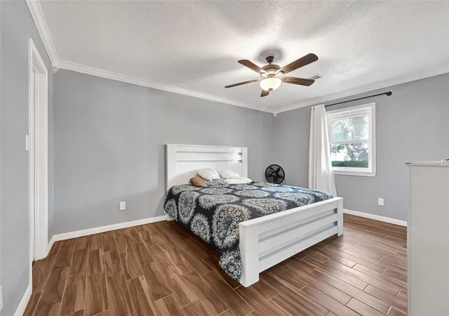 3rd image of 4902 Green Willow Ln, Dickinson, TX 77539 | MLS# 52800991