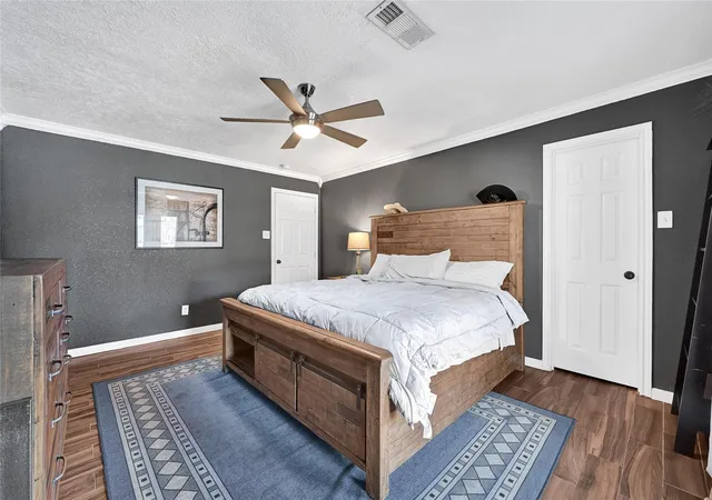5th image of 4902 Green Willow Ln, Dickinson, TX 77539 | MLS# 52800991