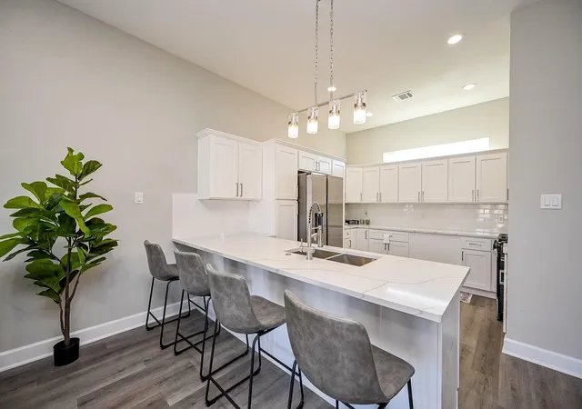 5th image of 4746 E Mallow St E, Houston, TX 77033 | MLS# 2337111