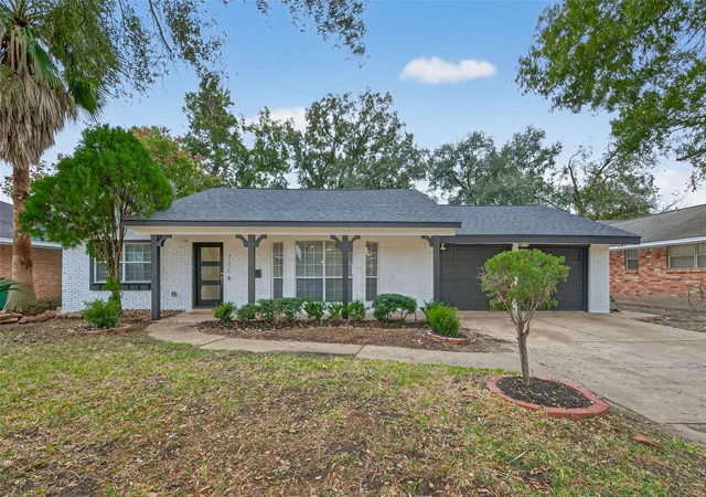 Photo 3 of Sale Pending at 7718 Morley St, Houston, TX 77061 | MLS# 62181702 | Listing updated on 2026-09-11