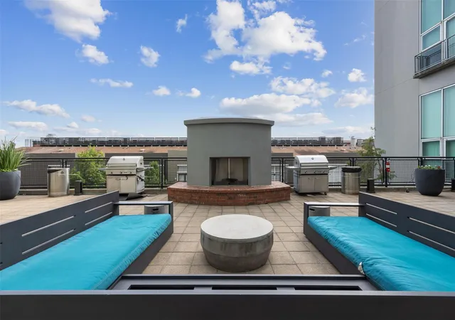 2nd image of 2000 Bagby St, Houston, TX 77002