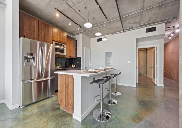 Photo 3 of Condo for sale at 2000 Bagby St #7414, Houston, TX 77002 | MLS# 93903150 | Listing updated on 2026-09-17