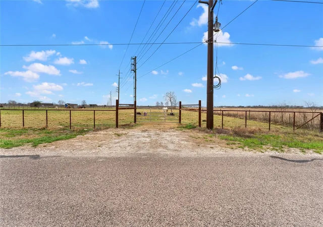 39th image of 311 County Road 18, Damon, TX 77430 | MLS# 27382281