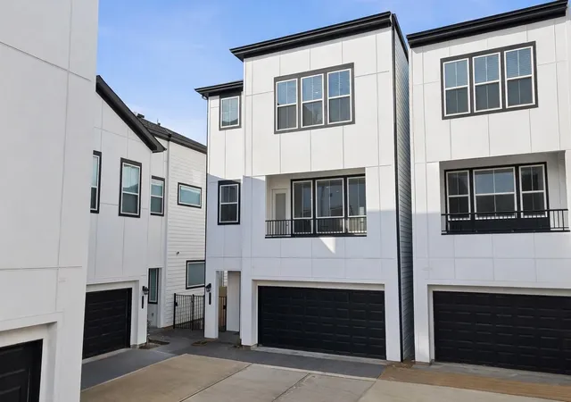 1st image of 2706 Grand Fountains Dr #H, Houston, TX 77054 | MLS# 37078704