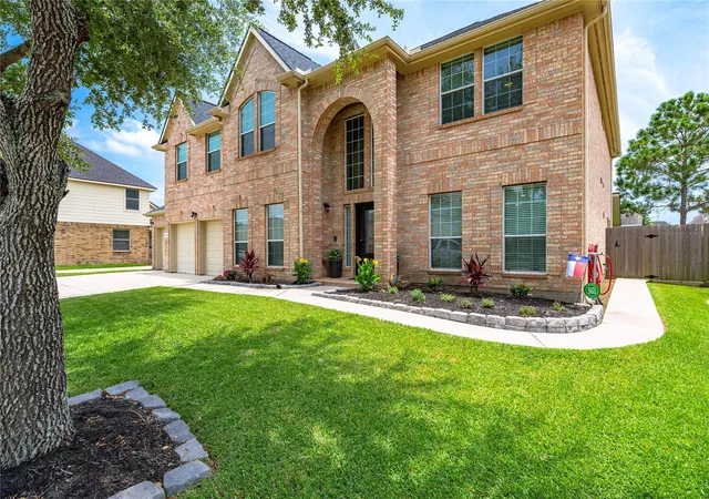 Photo 3 of Single family home for sale at 1565 Segovia Dr, League City, TX 77573 | MLS# 4353913 | Listing updated on 2026-06-27