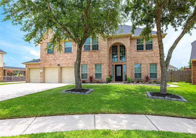 Photo 4 of Single family home for sale at 1565 Segovia Dr, League City, TX 77573 | MLS# 4353913 | Listing updated on 2026-06-27