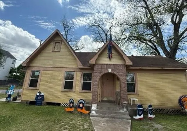 Photo 1 of Single family home for sale at 2621 Eastman St, Houston, TX 77009 | MLS# 2347407 | Listing updated on 2026-07-07