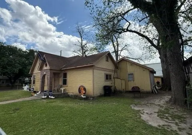 Photo 3 of Single family home for sale at 2621 Eastman St, Houston, TX 77009 | MLS# 2347407 | Listing updated on 2026-07-07