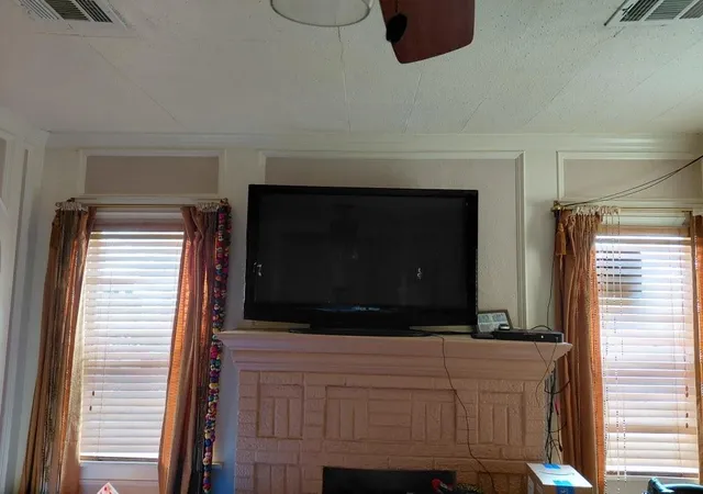 Photo 3 of Single family home for sale at 2621 Eastman St, Houston, TX 77009 | MLS# 2347407 | Listing updated on 2026-07-07