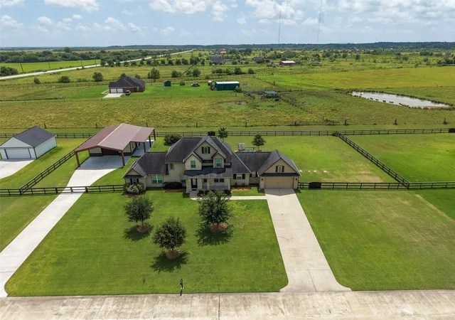 Photo 3 of Single family home for sale at 6811 Bayou Trl Dr, Alvin, TX 77511 | MLS# 35855222 | Listing updated on 2026-08-28