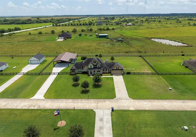 Photo 3 of Single family home for sale at 6811 Bayou Trl Dr, Alvin, TX 77511 | MLS# 35855222 | Listing updated on 2026-08-28