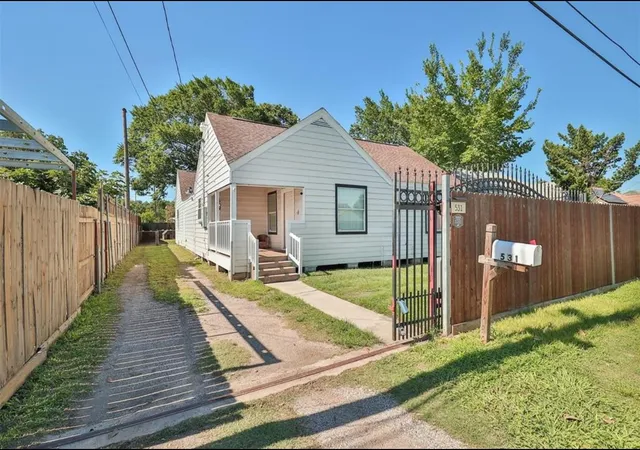1st image of 531 Dogwood St, Houston, TX 77022 | MLS# 30230932