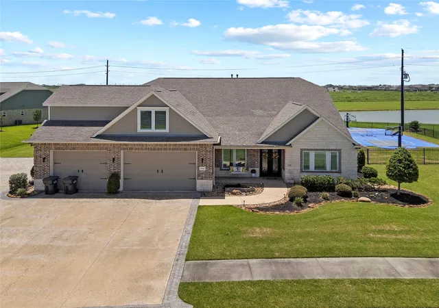 1st image of 14214 Meadowlands Dr, Baytown, TX 77523 | MLS# 33088686