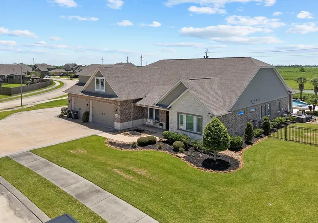 2nd image of 14214 Meadowlands Dr, Baytown, TX 77523 | MLS# 33088686