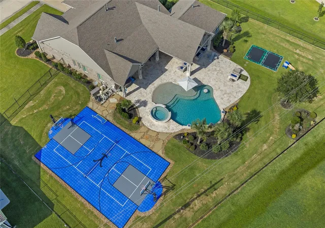 4th image of 14214 Meadowlands Dr, Baytown, TX 77523 | MLS# 33088686