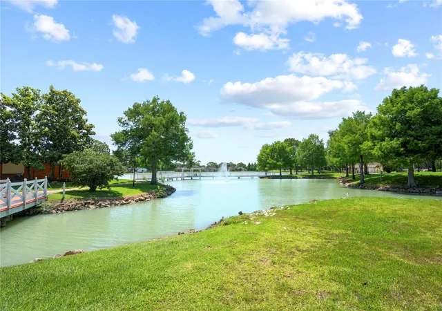 Homes for sale in Pearland, TX | 686 W Country Grove Cir, Pearland, TX 77584 | MLS# 41424143