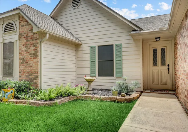 Homes for sale in Pearland, TX | 686 W Country Grove Cir, Pearland, TX 77584 | MLS# 41424143