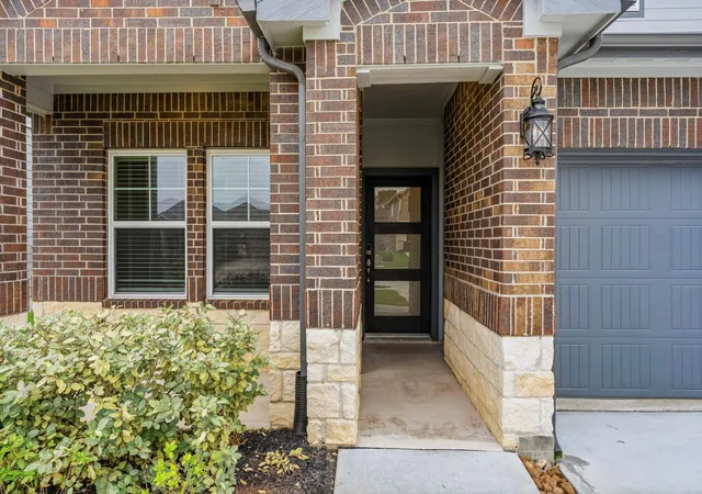 Photo 4 of Single family home for sale at 411 April Bay Dr, Montgomery, TX 77316 | MLS# 30246100 | Listing updated on 2026-09-08
