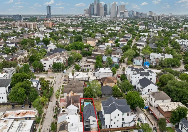 31st image of 1420 Indiana St, Houston, TX 77006 | MLS# 79477869