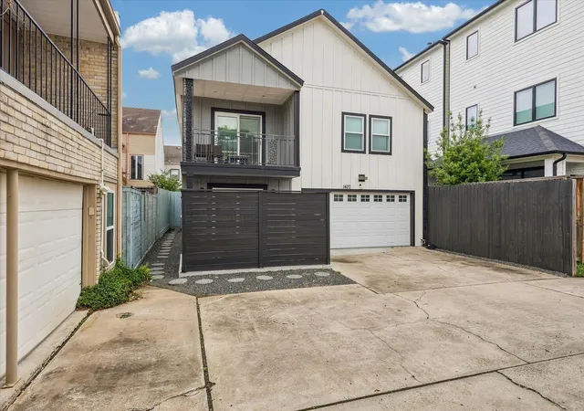 3rd image of 1420 Indiana St, Houston, TX 77006 | MLS# 79477869