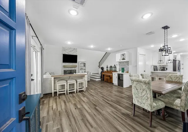 4th image of 1420 Indiana St, Houston, TX 77006 | MLS# 79477869
