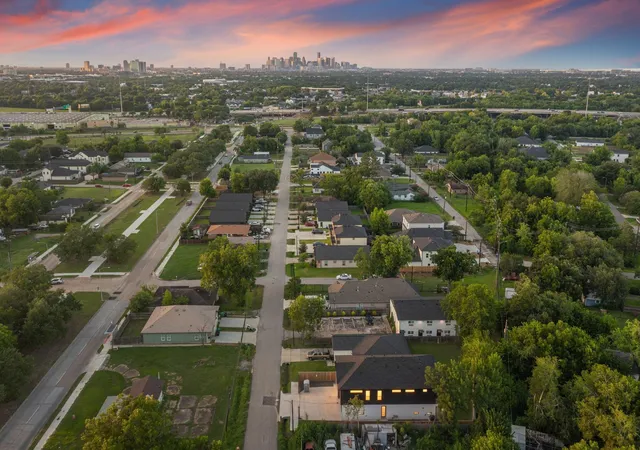 21st image of 8011 Bowen St #A-B, Houston, TX 77051 | MLS# 46175868